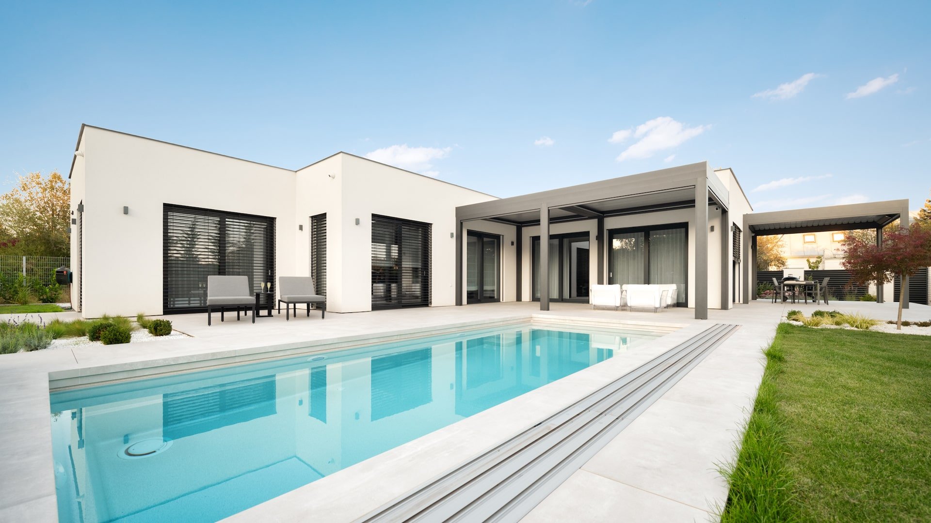 Exkluzivní bydlení: Dům s terasami a bazénem