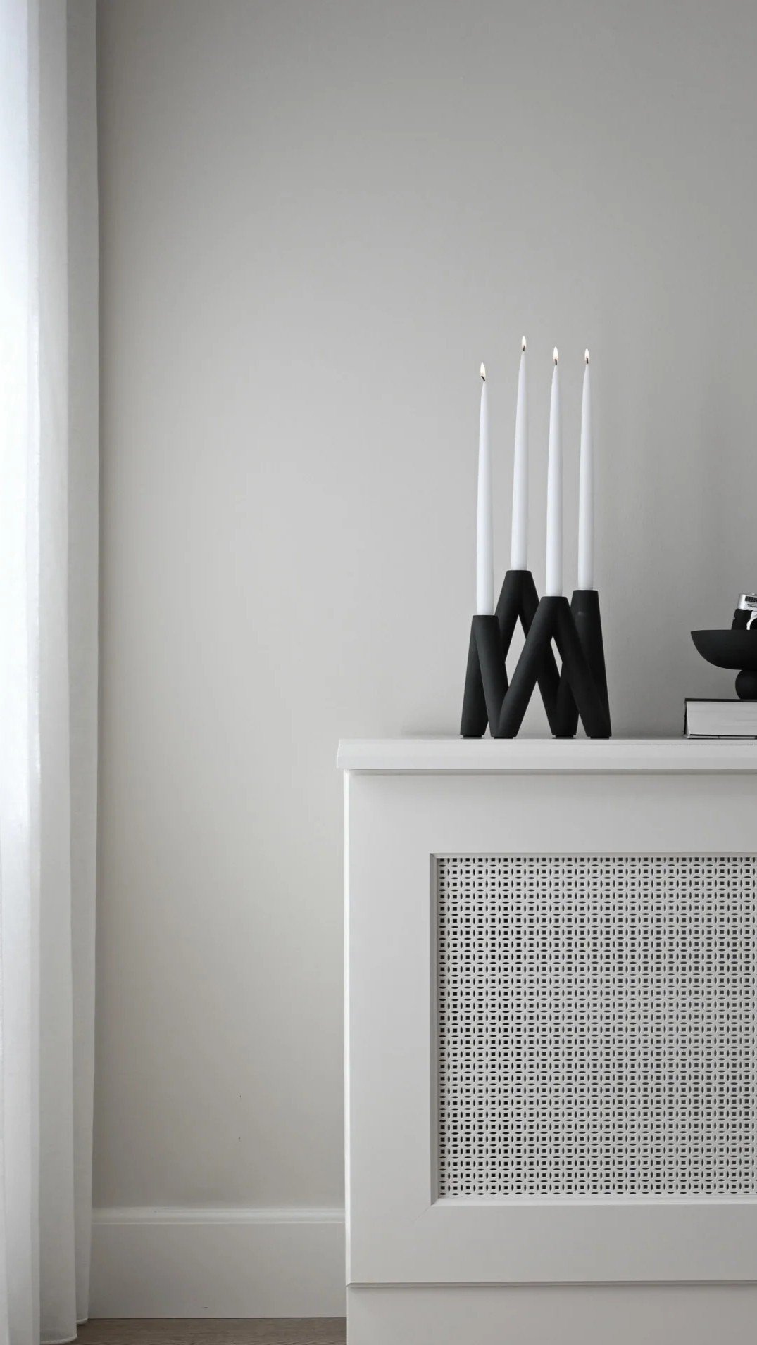 W candle holder